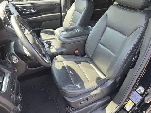 Used 2024 Chevrolet Suburban LT image 32