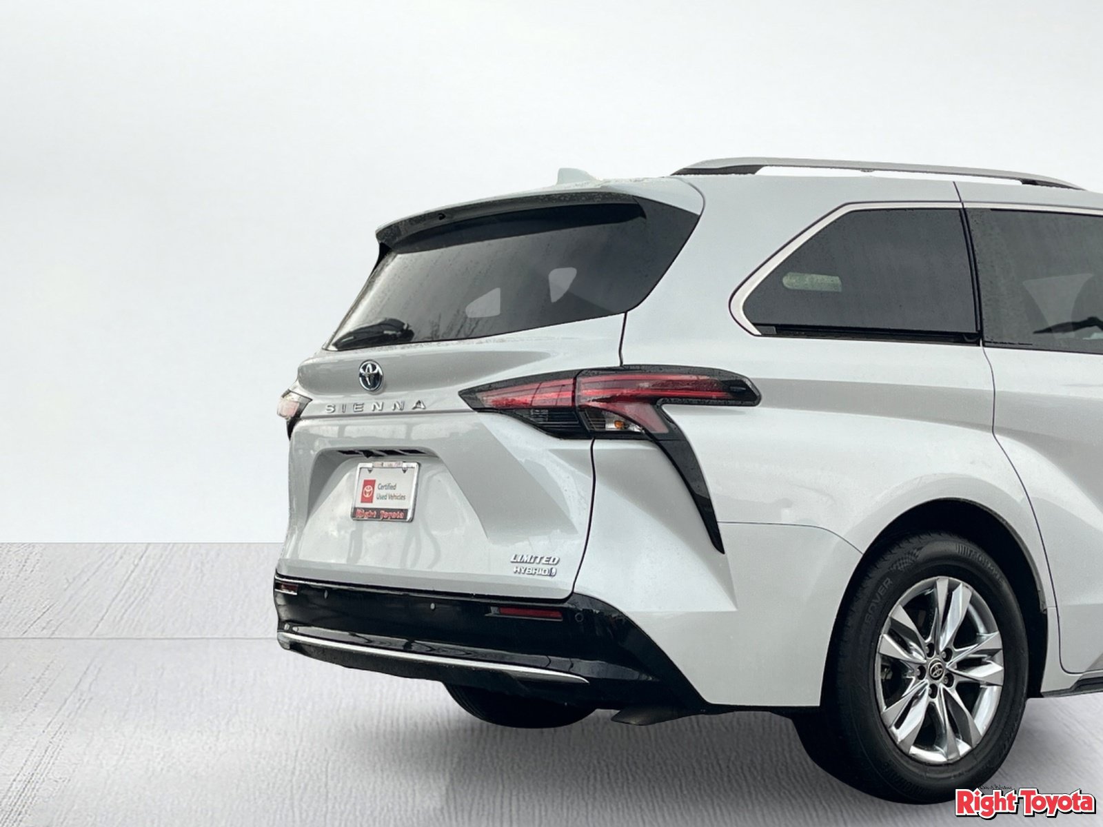 Certified 2023 Toyota Sienna Limited FWD image 12