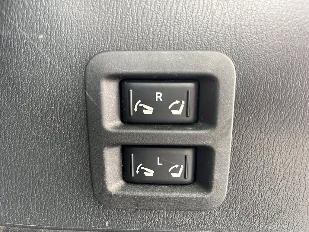 Used 2018 Nissan Armada Platinum w/ Interior Lighting Package AWD/4WD image 38