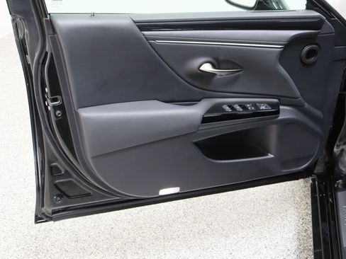 Used 2024 Lexus ES 350 w/ Accessory Package (Z2) FWD image 12