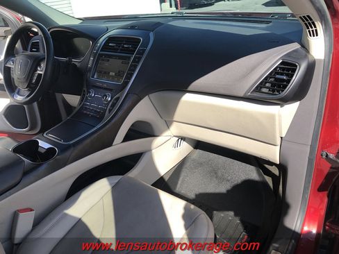 Used 2019 Lincoln Nautilus Reserve image 22