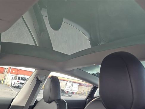 Used 2023 Tesla Model 3 Standard Range RWD image 4