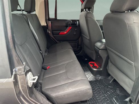 Used 2018 Jeep Wrangler Unlimited Sport w/ Connectivity Group image 34