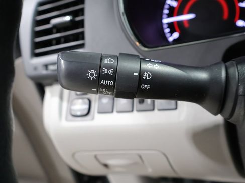 Used 2013 Toyota Highlander Plus AWD/4WD image 32