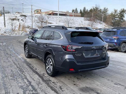 Used 2025 Subaru Outback Premium image 3