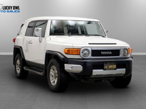 Used 2010 Toyota FJ Cruiser 2WD image 3