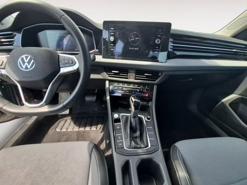 Used 2025 Volkswagen Jetta SE w/ Sunroof Package FWD image 10