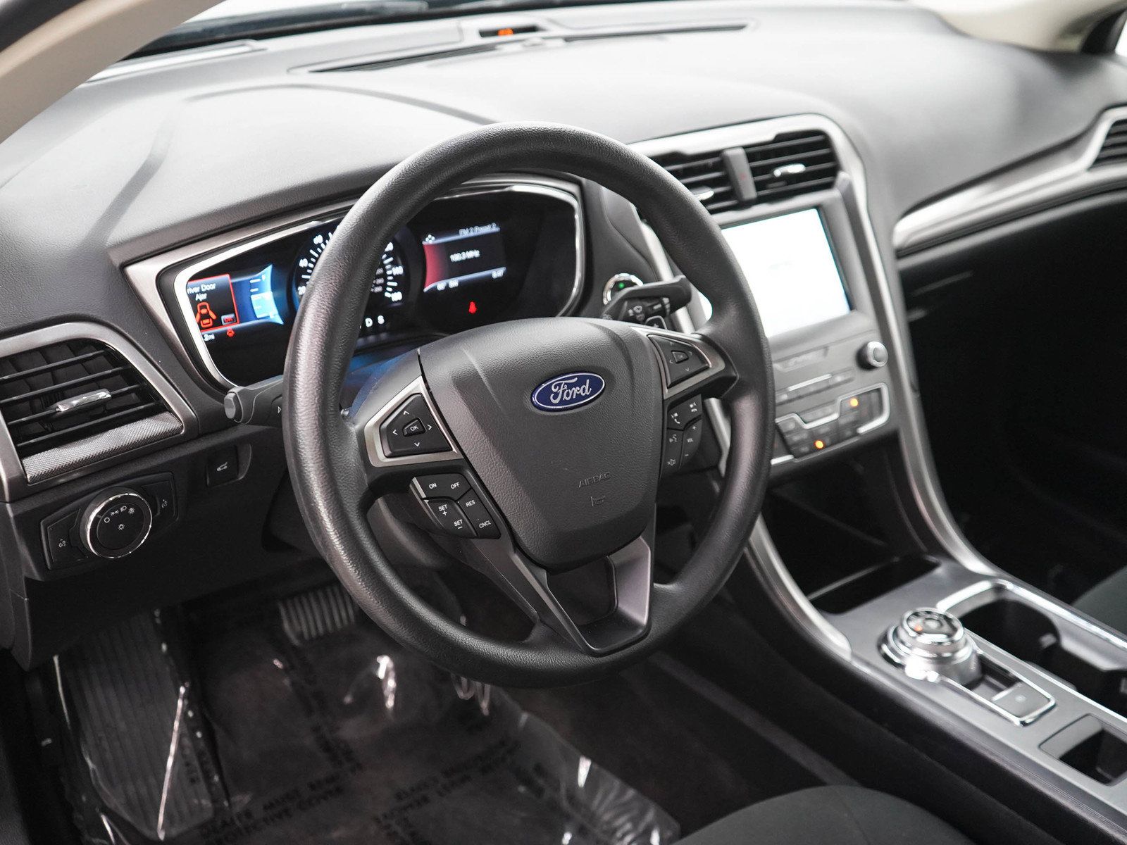 Used 2020 Ford Fusion SE AWD/4WD image 19