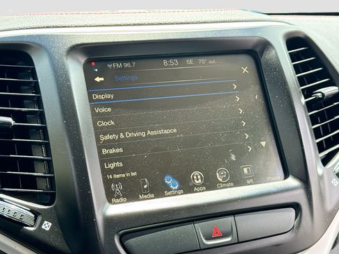 Used 2017 Jeep Cherokee Trailhawk AWD/4WD image 10