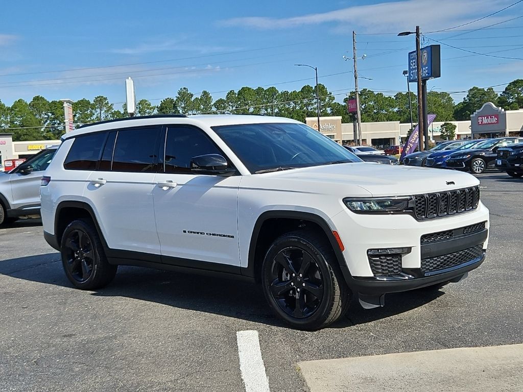 Used 2022 Jeep Grand Cherokee L Limited w/ Black Appearance Package RWD image 1