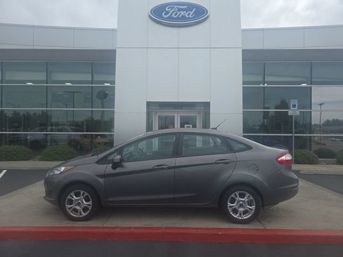 Used 2014 Ford Fiesta SE FWD image 1