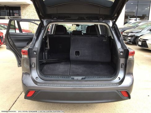 Used 2023 Toyota Highlander XLE image 14