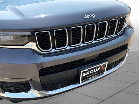 Used 2023 Jeep Grand Cherokee L Limited w/ Luxury Tech Group II AWD/4WD image 30