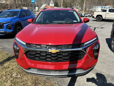 New 2026 Chevrolet Trax LT w/ LT Convenience Package image 2