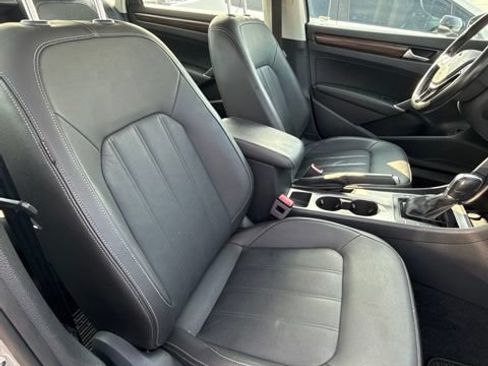 Used 2020 Volkswagen Passat 2.0T SEL FWD image 33