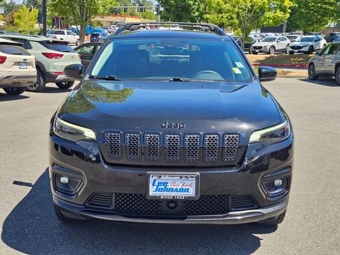 Used 2021 Jeep Cherokee Latitude Plus AWD/4WD image 2