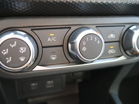Used 2023 Nissan Kicks SV FWD image 33