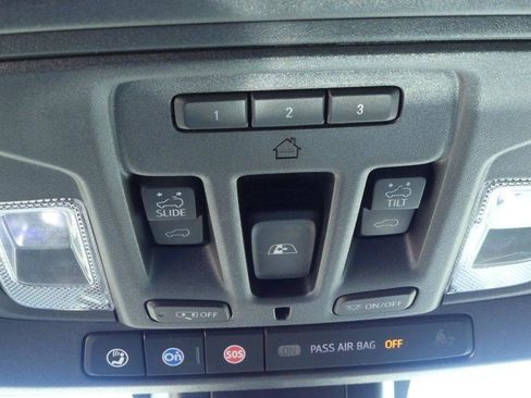 Used 2022 Chevrolet Silverado 1500 High Country w/ Technology Package AWD/4WD image 28