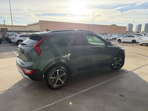 Used 2024 Kia Niro EX image 4