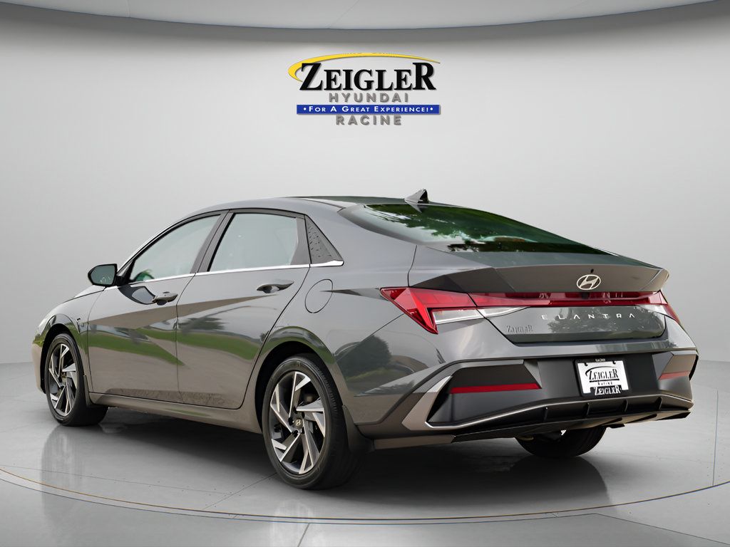 Certified 2024 Hyundai Elantra SEL w/ Convenience Package FWD image 5