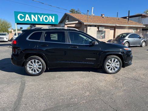 Used 2018 Jeep Cherokee Overland w/ Technology Group image 3