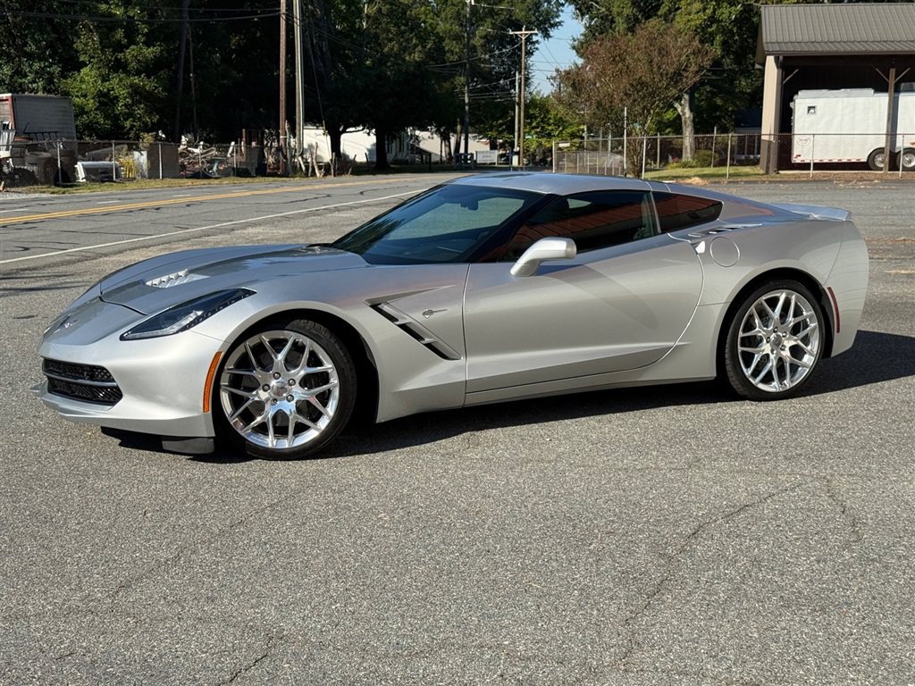 Used 2017 Chevrolet Corvette Stingray Coupe RWD image 4