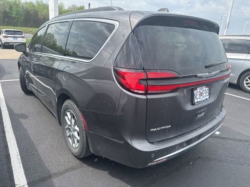 Used 2021 Chrysler Pacifica Touring w/ Cold Weather Group FWD image 5