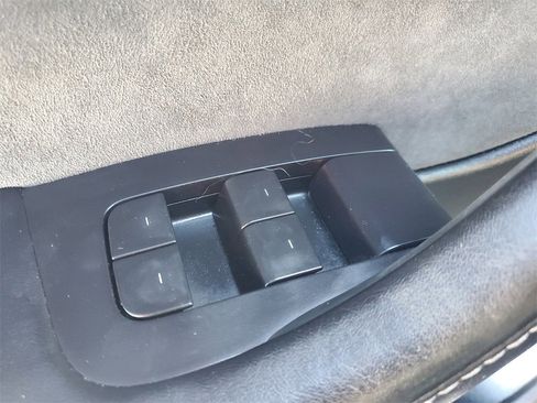 Used 2021 Tesla Model Y Long Range image 24