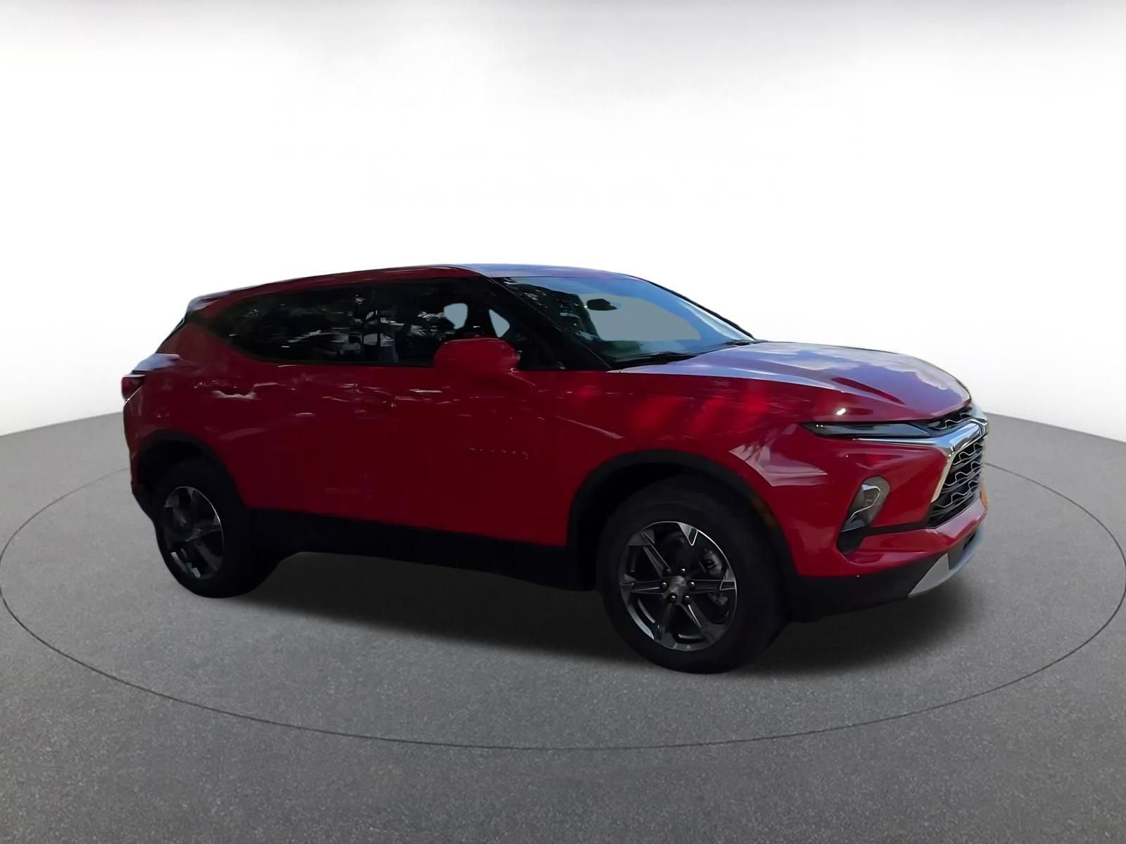 Used 2026 Chevrolet Blazer LT FWD image 2