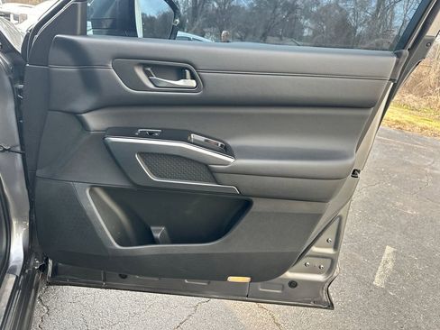 Used 2022 Nissan Pathfinder SL w/ Lighting Package (N92) image 15