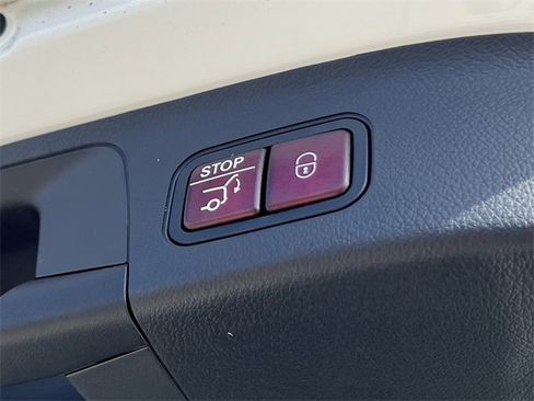 Certified 2025 Mercedes-Benz GLA 250 4MATIC image 36