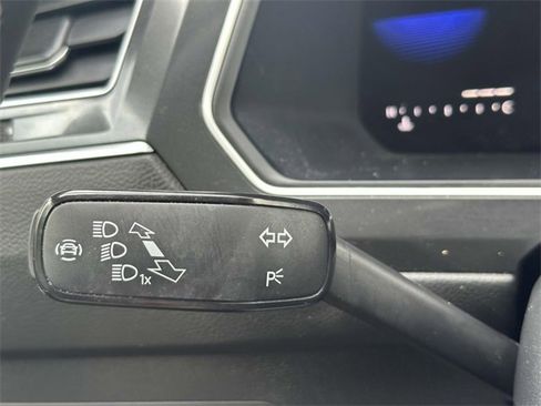 Certified 2022 Volkswagen Tiguan SE image 34