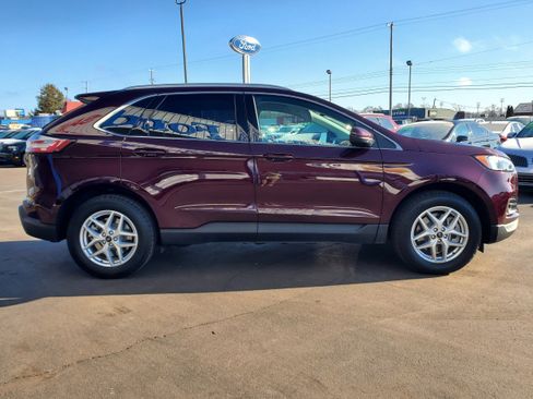 Used 2024 Ford Edge SEL w/ Convenience Package image 5