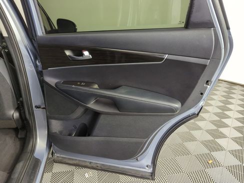 Used 2019 Kia Sorento L image 31