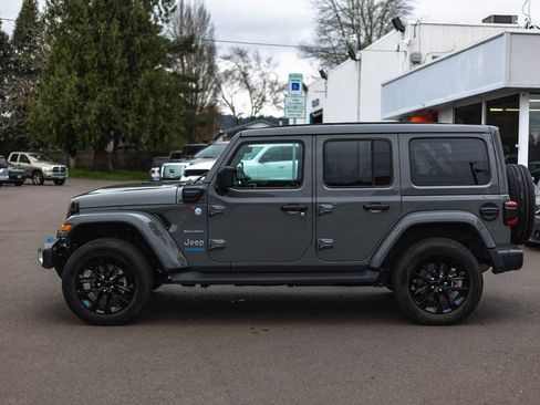 Used 2022 Jeep Wrangler Unlimited Sahara w/ Cold Weather Group image 13