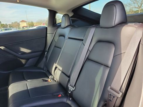 Used 2022 Tesla Model Y Performance image 11