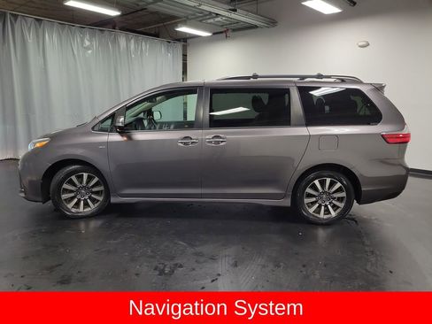 Used 2018 Toyota Sienna Limited Premium AWD/4WD image 5