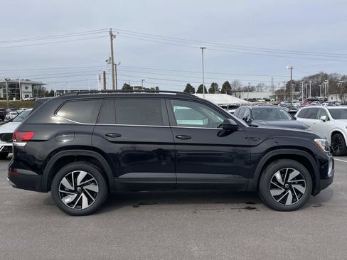 New 2026 Volkswagen Atlas SE FWD image 8