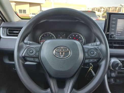 Used 2021 Toyota RAV4 LE w/ Carpet Mat Package (TMS) AWD/4WD image 16