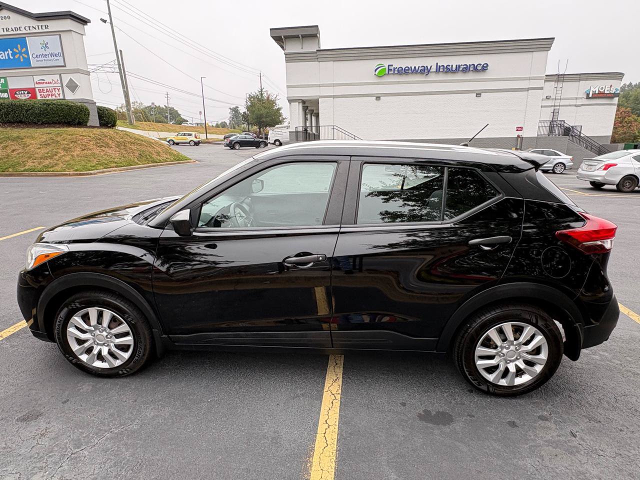 Used 2019 Nissan Kicks S FWD image 8