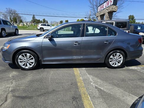 Used 2016 Volkswagen Jetta SE image 6