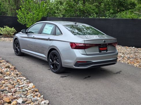 New 2026 Volkswagen Jetta SE FWD image 3