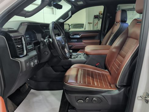 Used 2025 GMC Sierra 1500 Denali Ultimate AWD/4WD image 9