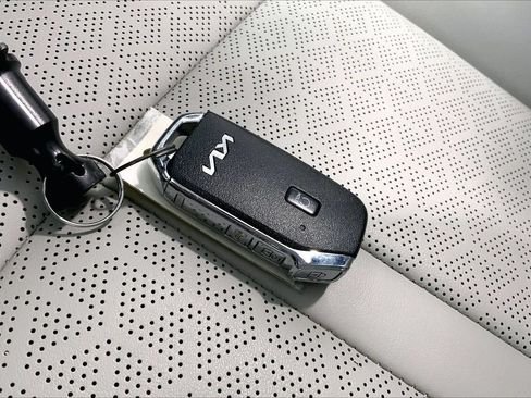 Used 2023 Kia Sorento S w/ Panoramic Sunroof Package FWD image 11