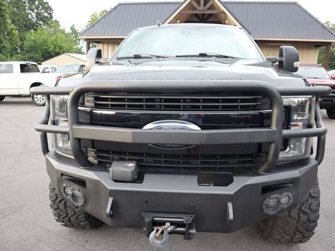 Used 2019 Ford F250 Lariat w/ Lariat Ultimate Package AWD/4WD image 2