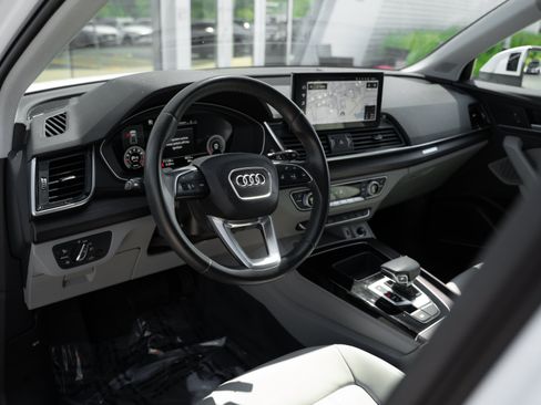 Used 2022 Audi Q5 2.0T Premium Plus w/ Premium Plus Package AWD/4WD image 10