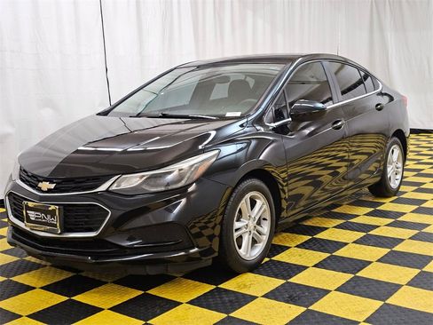 Used 2017 Chevrolet Cruze LT image 7