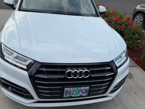 Used 2020 Audi Q5 e Premium Plus w/ Premium Plus Package AWD/4WD image 1