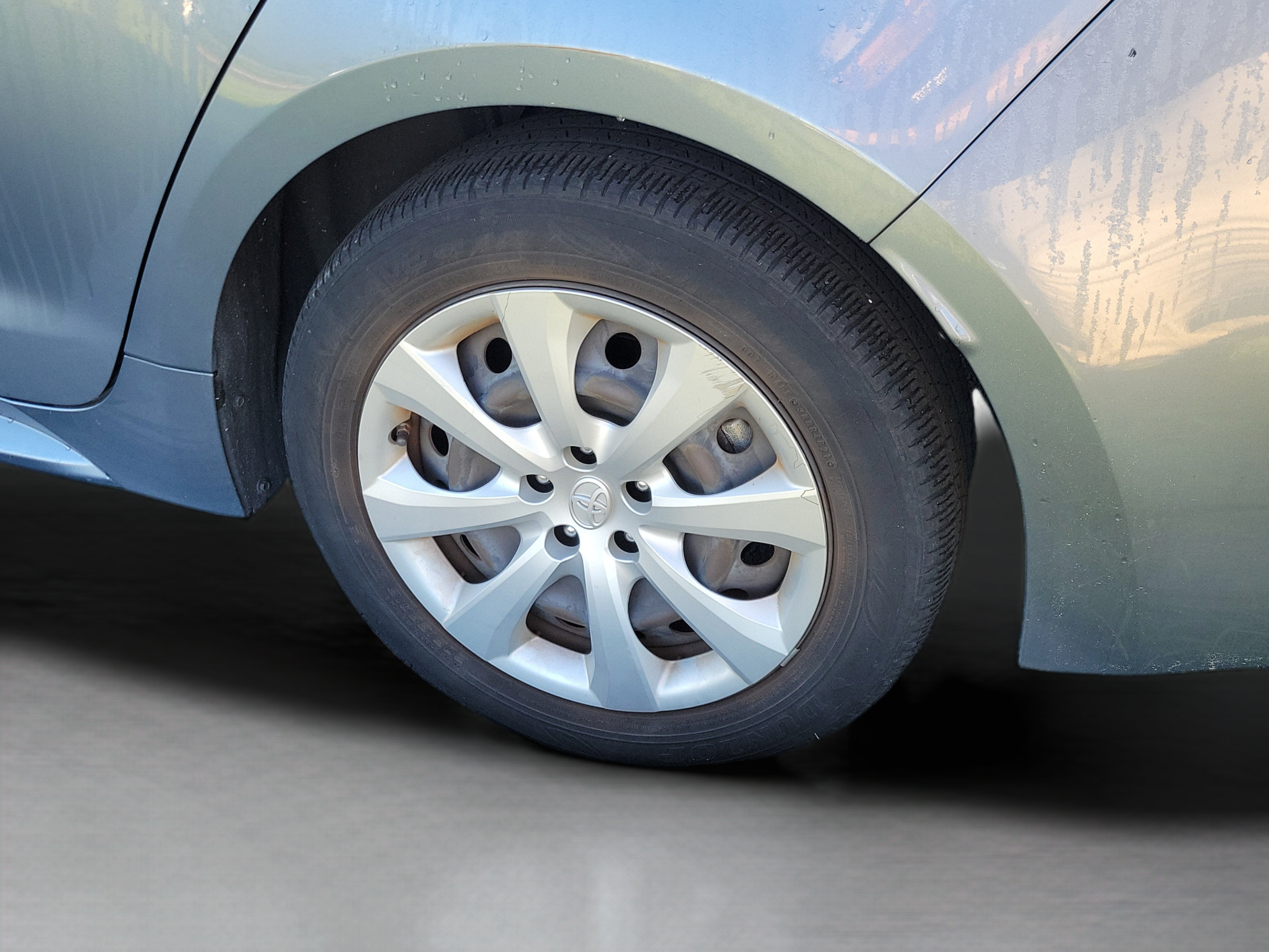 Used 2021 Toyota Corolla LE FWD image 25