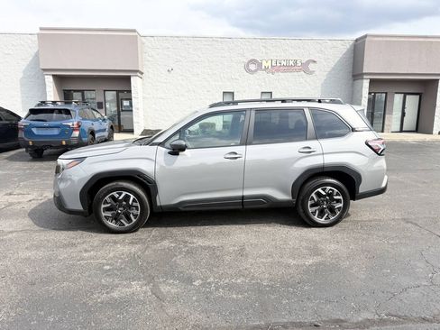 Used 2025 Subaru Forester Premium AWD/4WD image 9
